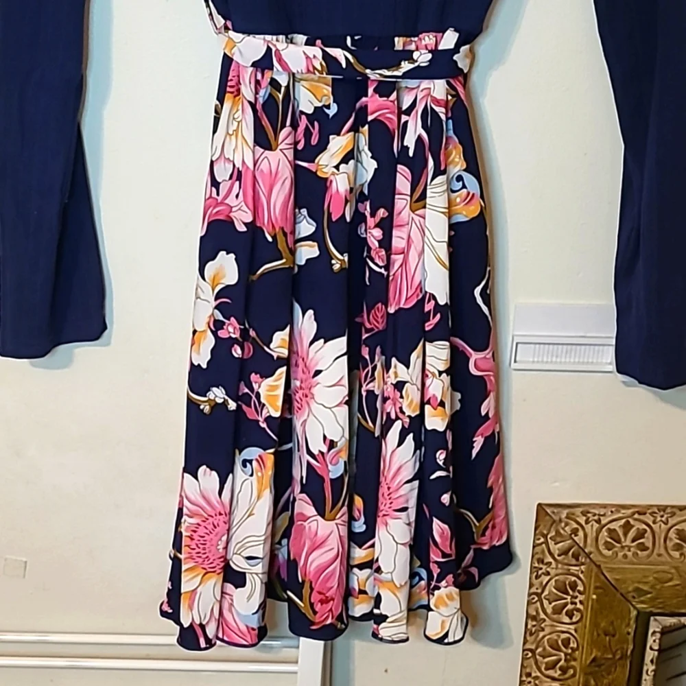 NWT navy and floral mock-neck flowy floral dress, size medium. - Picture 6 of 9